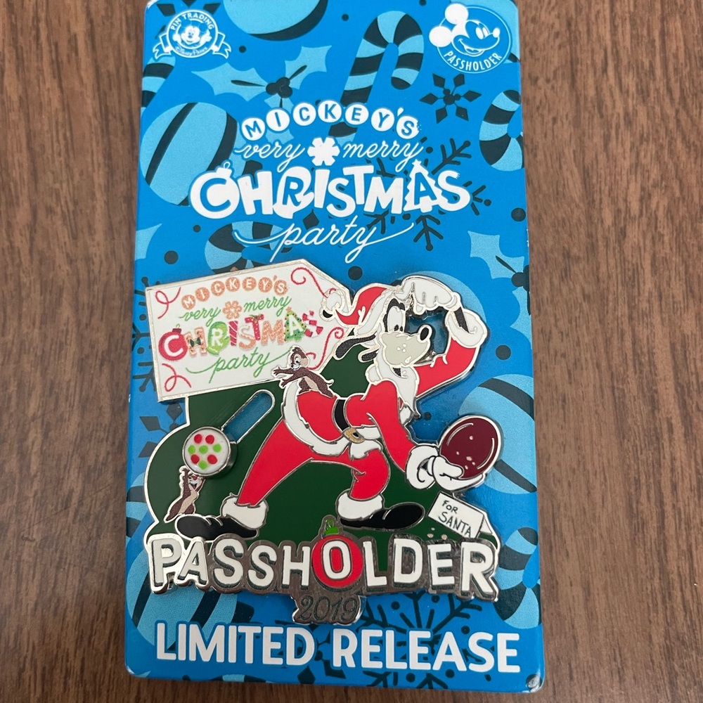 Disney Pins ✨  3/$15